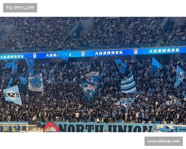 大连重燃足球激情 超六万球迷见证火爆球市再现 大连重燃足球激情 超六万球迷见证火爆球市再现